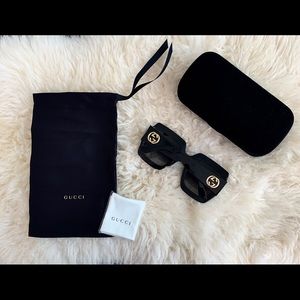 Gucci GG0053S oversized sunglasses in 001-Black